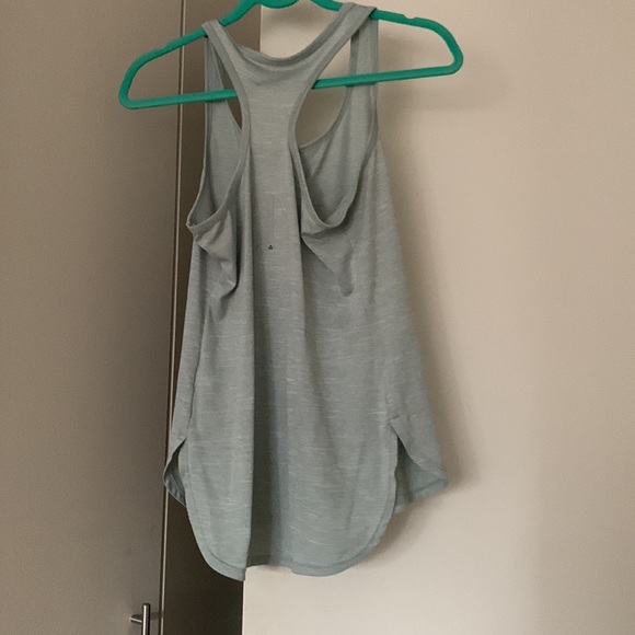 🚨BUNDLE OF 3 REEBOK TOPS - Picture 5 of 8